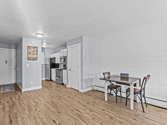 3rd image of 3154 Lakeside Dr APT 205