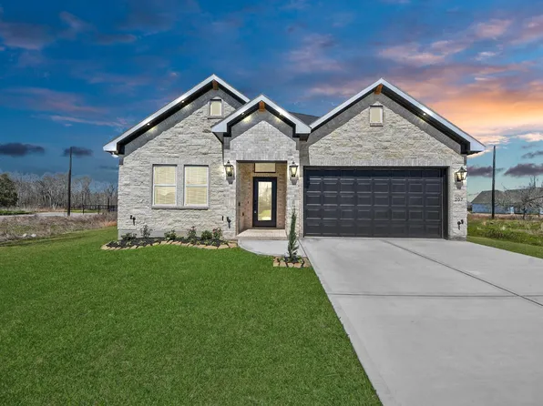 207 Manor Ave, Arcola, TX 77583