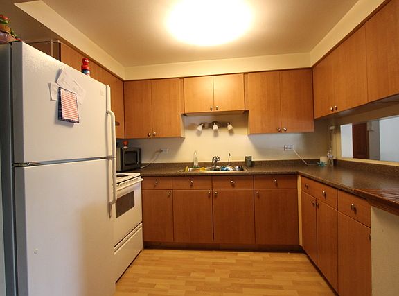 2nd image of 945 8th Ave APT 6
