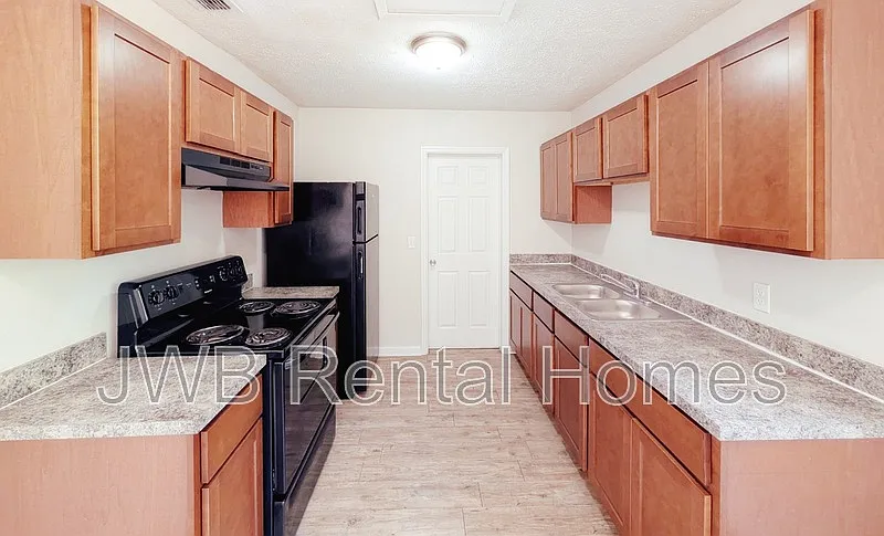 Cedar Hills — Photo 2