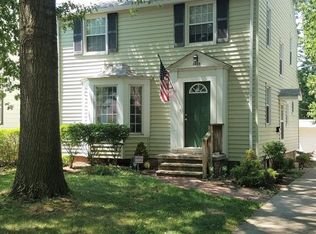 3925 Delmore Rd, Cleveland Heights, OH 44121