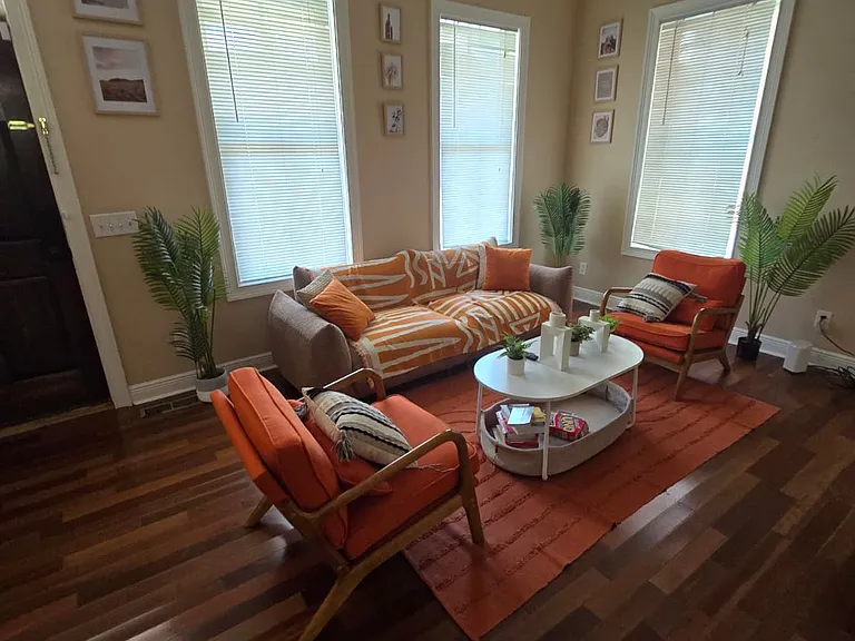 2231 Whitaker St — Photo 3
