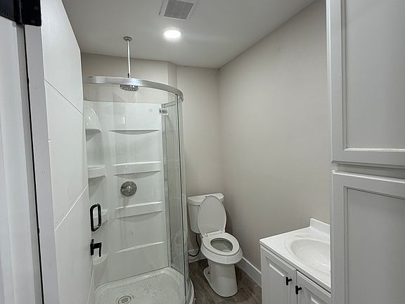 4th image of 3602 Mendenhall Dr #B