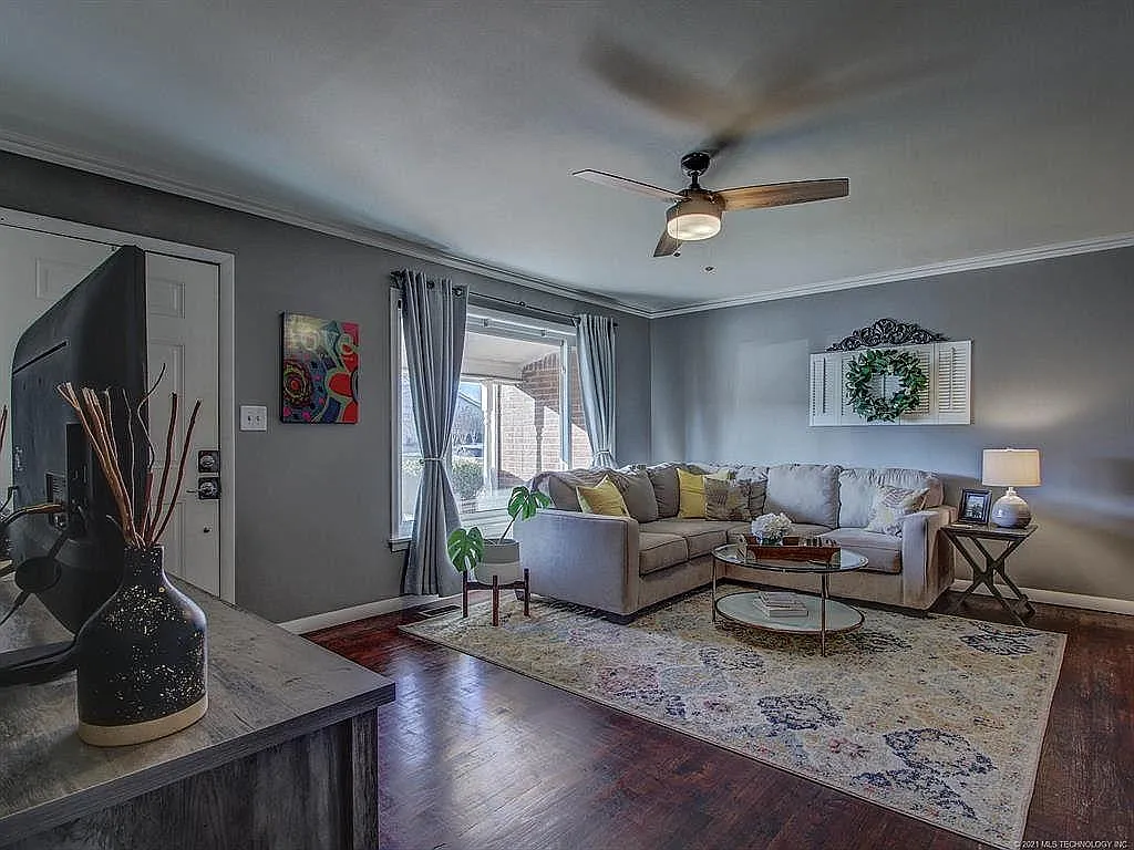 3 bed, 1.5 bath, 1372 sqft, $1,595 — Photo 4