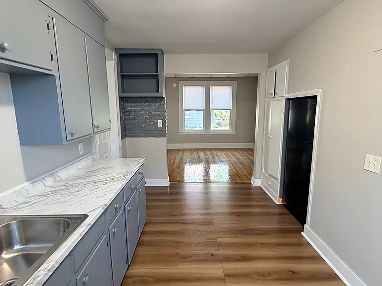 476 Thompson Ave #1 — Photo 3