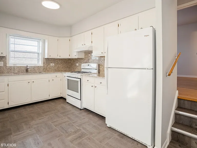 1022 Arnold Ct #2 — Photo 3