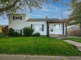 1304 Bell St, Bloomington, IL 61701