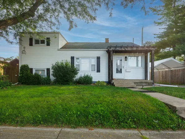 1304 Bell St, Bloomington, IL 61701