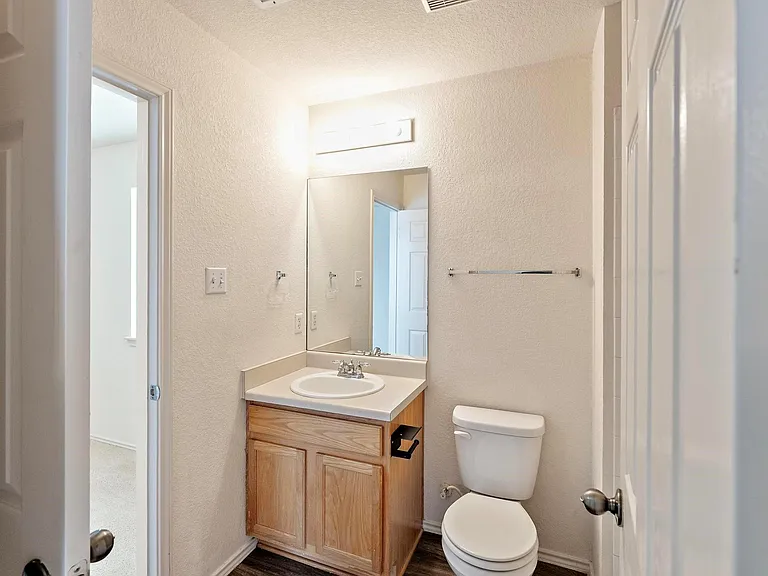 570 Hogan — Photo 21