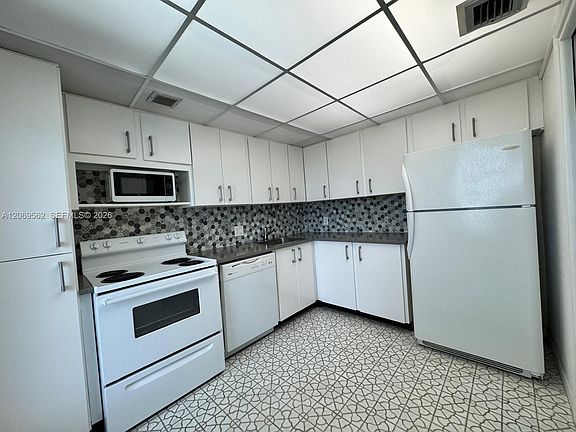 4th image of 2950 N Palm Aire Dr APT 605