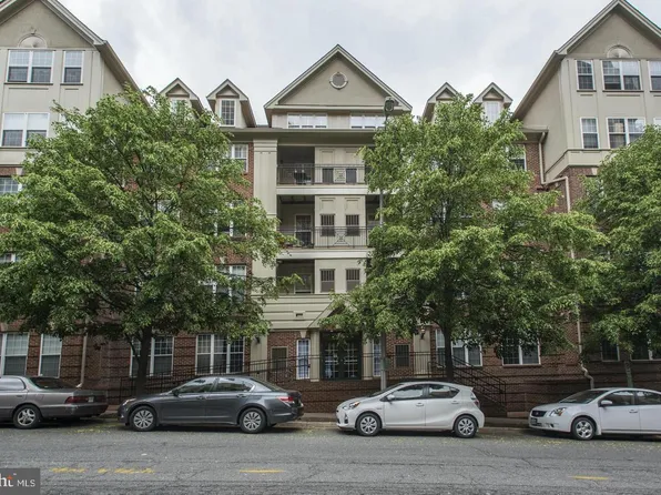 1320 N Wayne St APT 307, Arlington, VA 22201