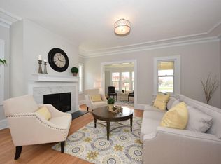 2010 E Kenmore Pl, Shorewood, WI 53211