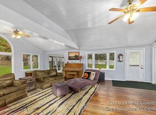 944 Grindle Dr, Lowell, MI 49331