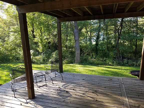 Lot backs to greenway/creek