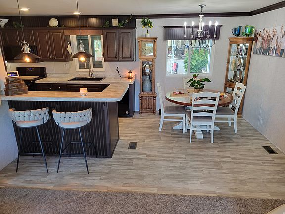 4th image of 237 Fremont Way