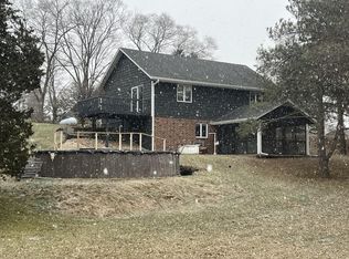 N6912 Raymond Rd, Pardeeville, WI 53954