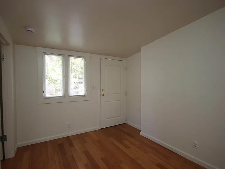 114 S Grand Oaks Ave #120 — Photo 3