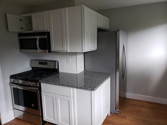 3rd image of 358 Norwood Ave SE