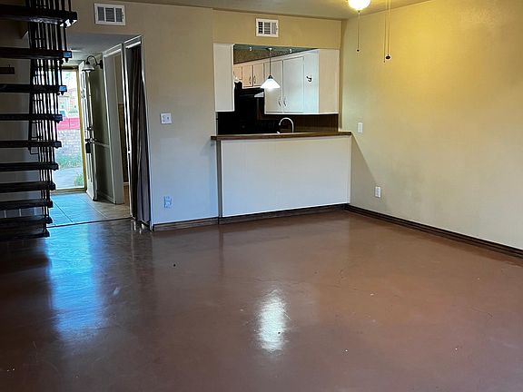 2nd image of 3218 Villa Pl