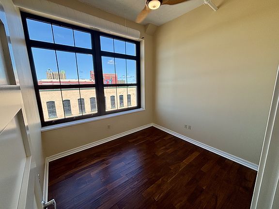 2nd image of 1401 State St APT 401