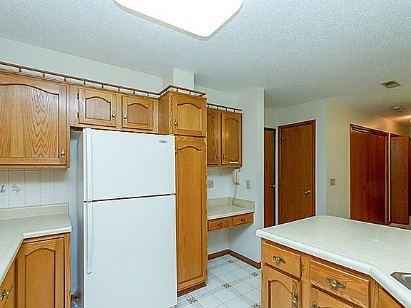3rd image of 411 SE Delaware Ave Unit 109