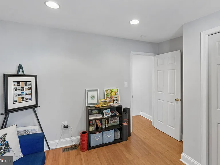 2139 Montrose St — Photo 13