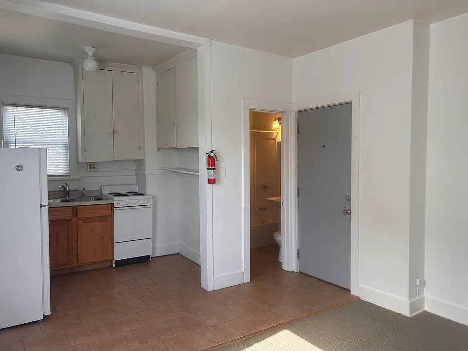 222 5th Ave SW #3