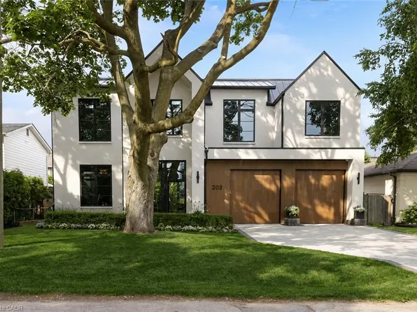 203 Weybourne Rd, Oakville, ON L6K 2T7