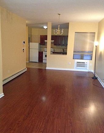 3rd image of 10009 Metropolitan Ave