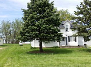 512 W Main St, Prairieburg, IA 52219