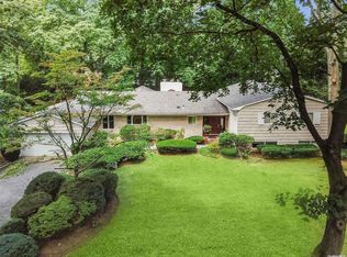 115 Hicks Ln, Great Neck, NY 11024