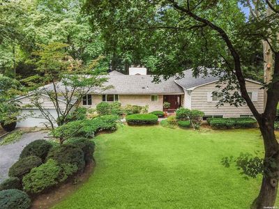 115 Hicks Ln., Great Neck, NY, 11024