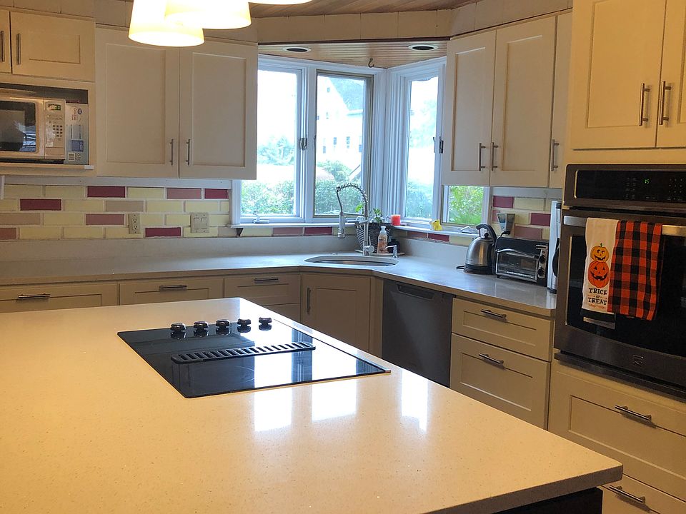 2nd image of 32 Rhodes Ave