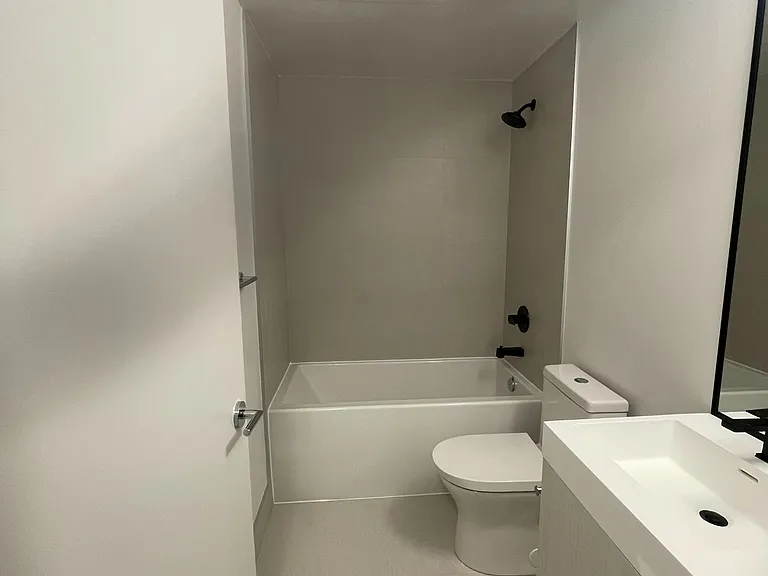 250 Lawrence Ave W #617 — Photo 4