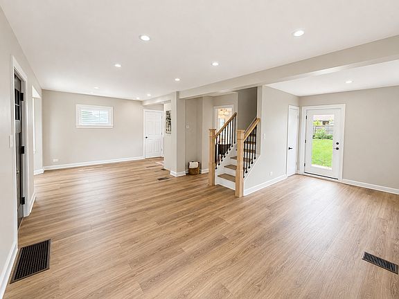 4th image of 4216 Elm St