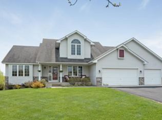 8899 35th St N, Lake Elmo, MN 55042