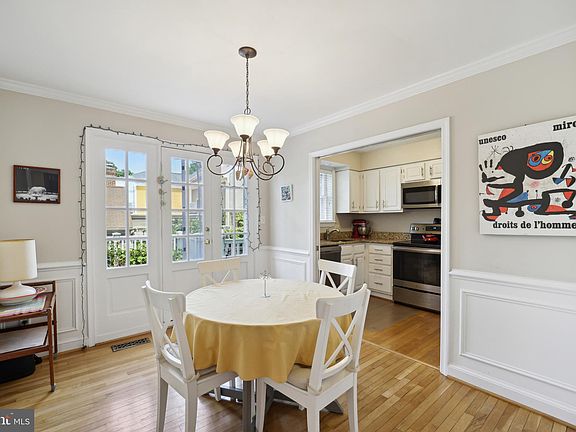 4th image of 807 Green St