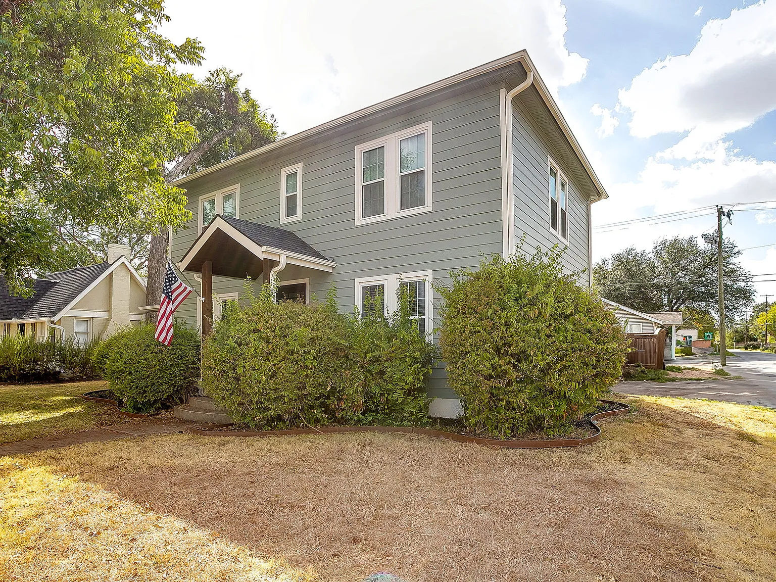 3200 Waits Ave — Photo 4