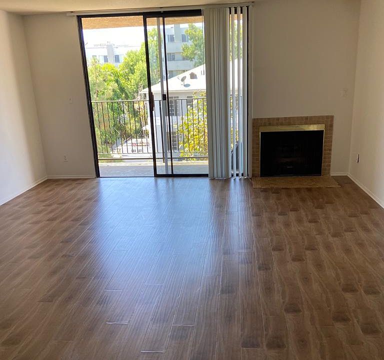 HUGE Living area. Working Gas fire place . Balcony
