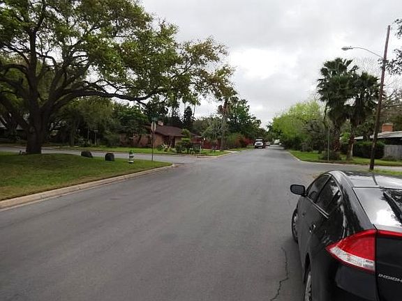 3rd image of 710 E Houston Ave