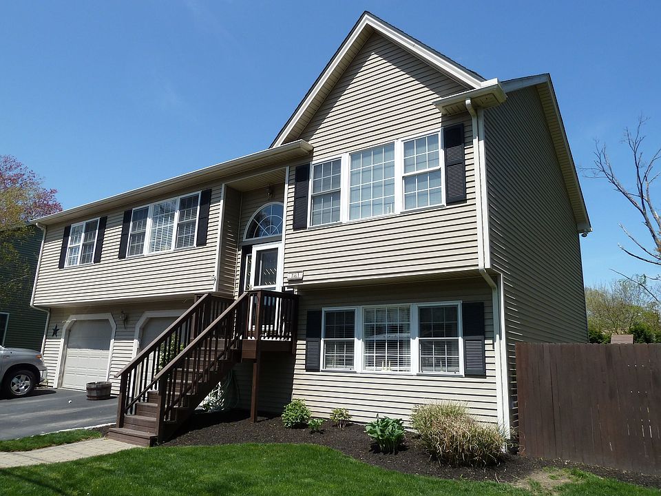 131 Alden Ave Warwick