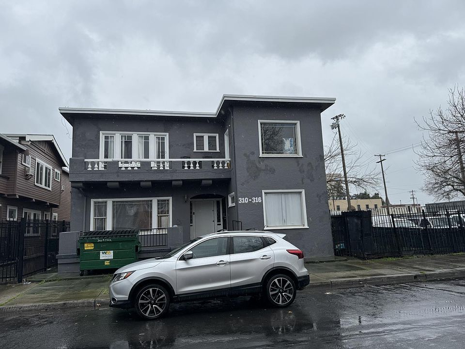 2nd image of 310 E Oak St
