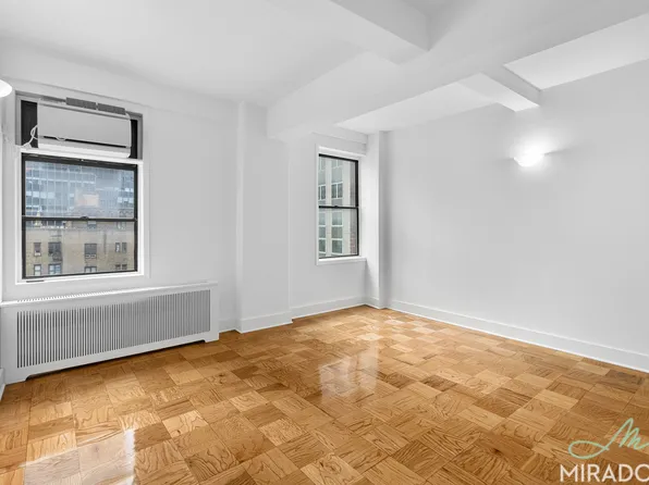 132 East 45th Street image 1 of 10