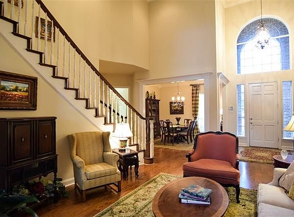 3rd image of 1115 Creekwood Dr