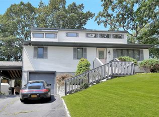 19 Dawn Rd, Rocky Point, NY 11778