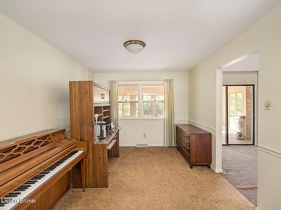 5th image of 25 Parke Dr