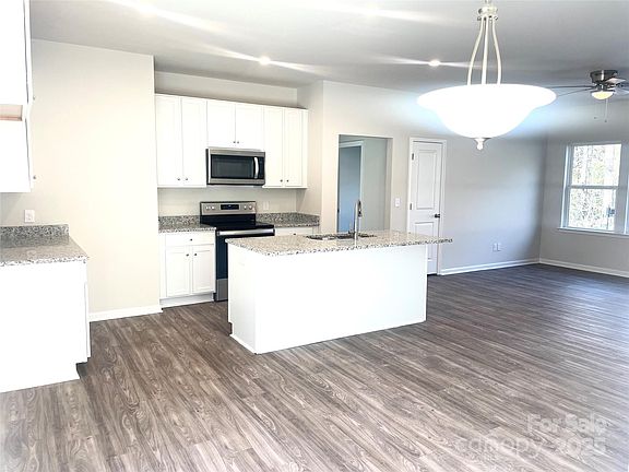 3rd image of 115 Venus Ave