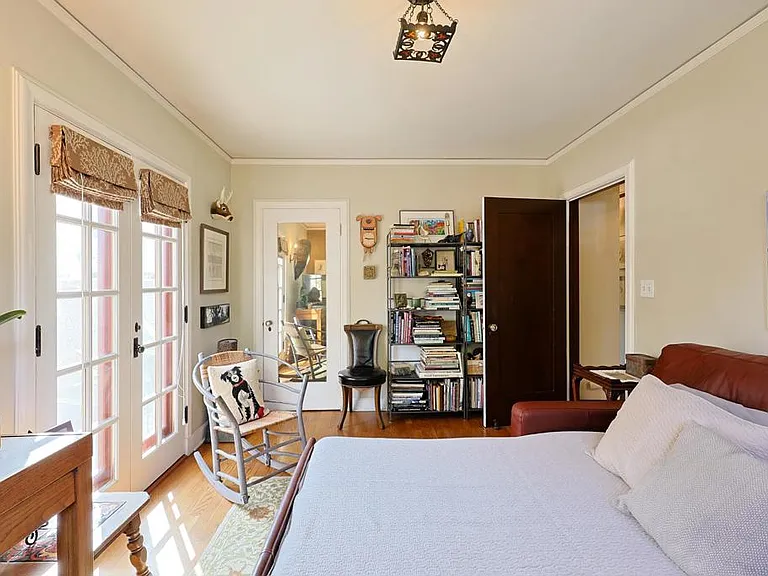1027 Adella Ave — Photo 21