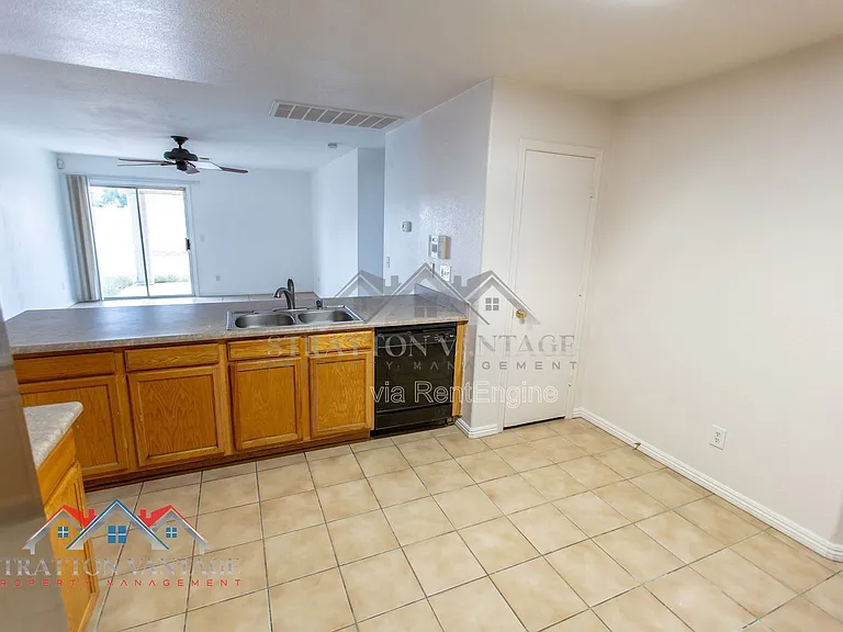 5706 N 74th Dr — Photo 17