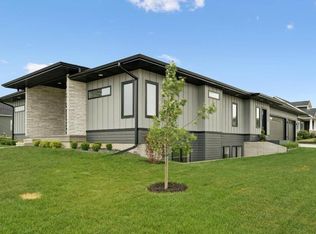 5112 Scenic View Ct SW, Cedar Rapids, IA 52404